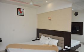 Hotel Darshan Rajula 2*